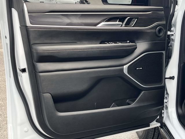 Used 2024 Jeep Wagoneer L 4WD image 14