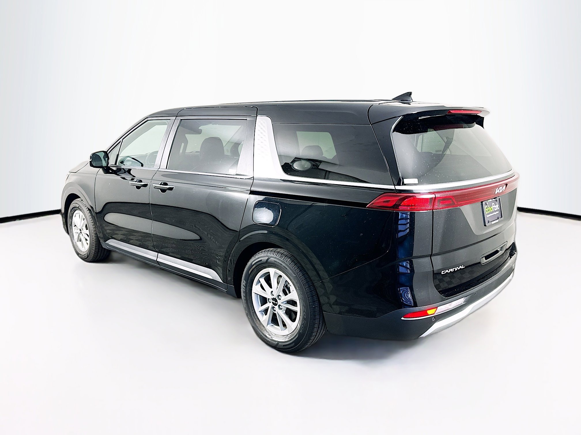 Used 2024 Kia Carnival LX image 5