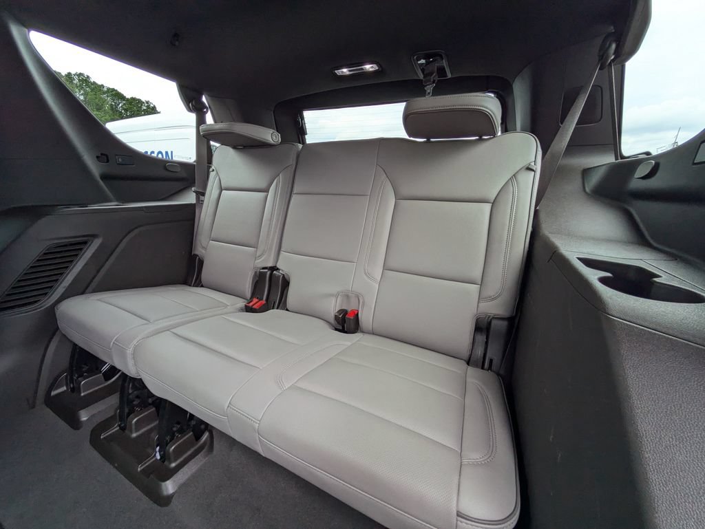 Used 2024 GMC Yukon SLT w/ SLT Luxury Package RWD image 17