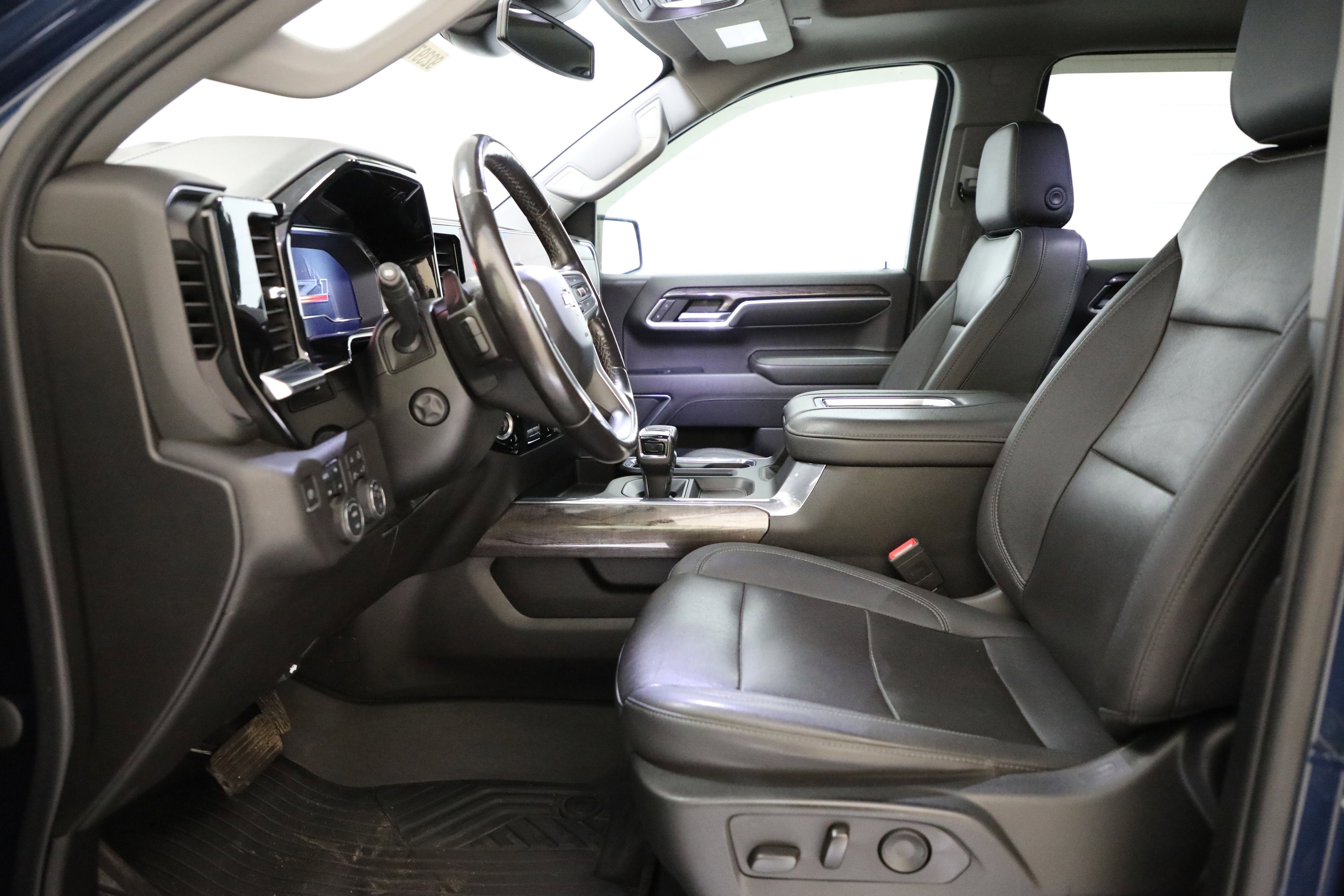 Used 2022 Chevrolet Silverado 1500 LTZ w/ LTZ Premium Package image 9