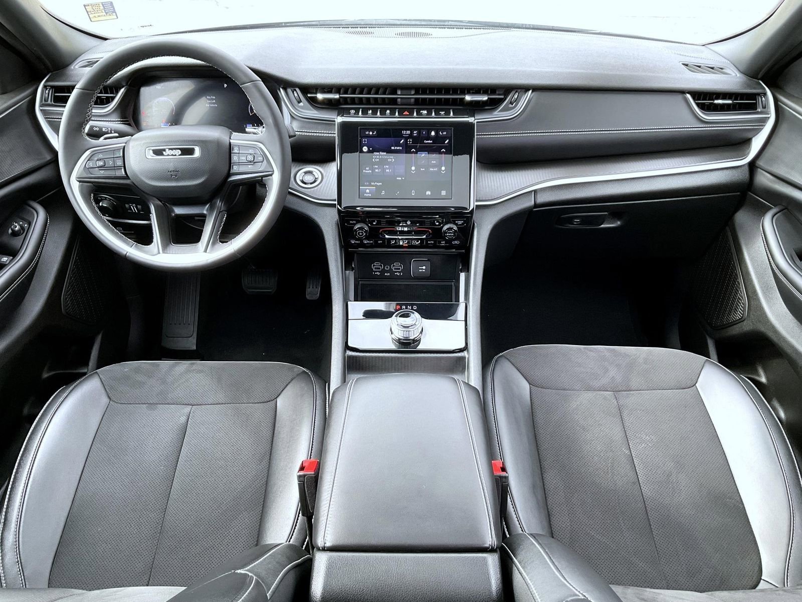 Used 2024 Jeep Grand Cherokee Altitude image 12