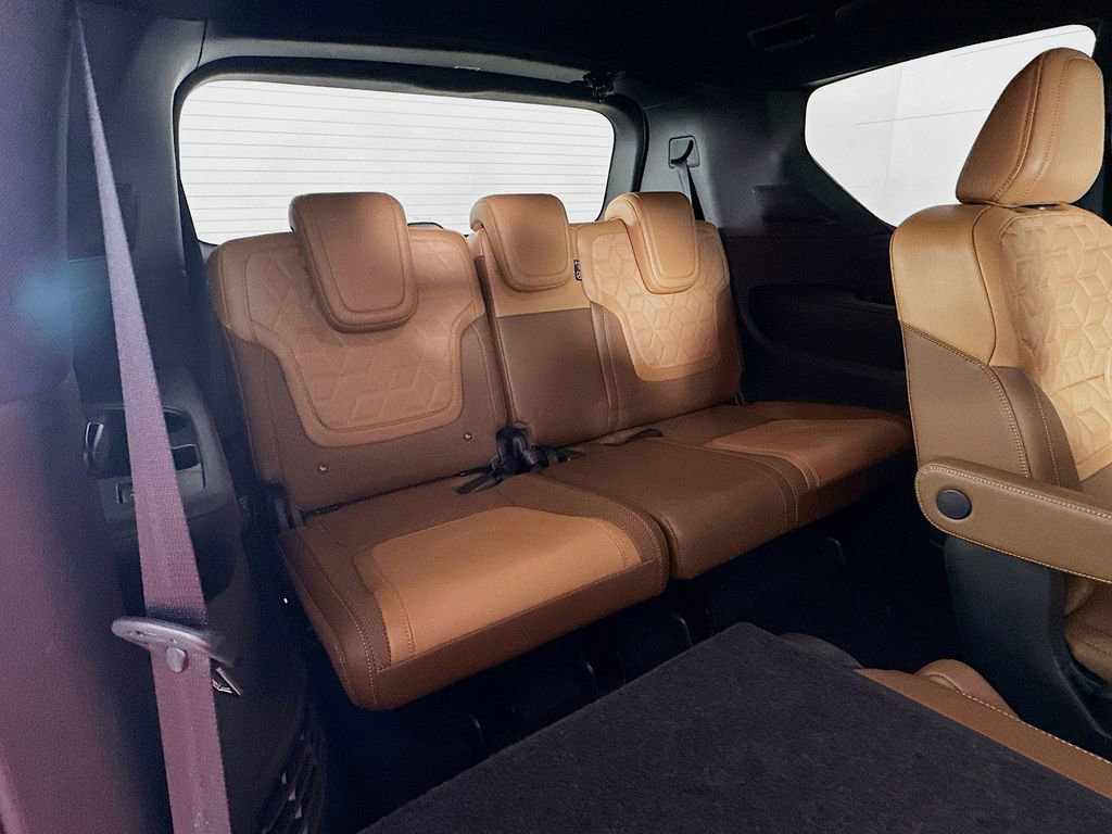 Certified 2025 Nissan Armada Platinum Reserve image 38