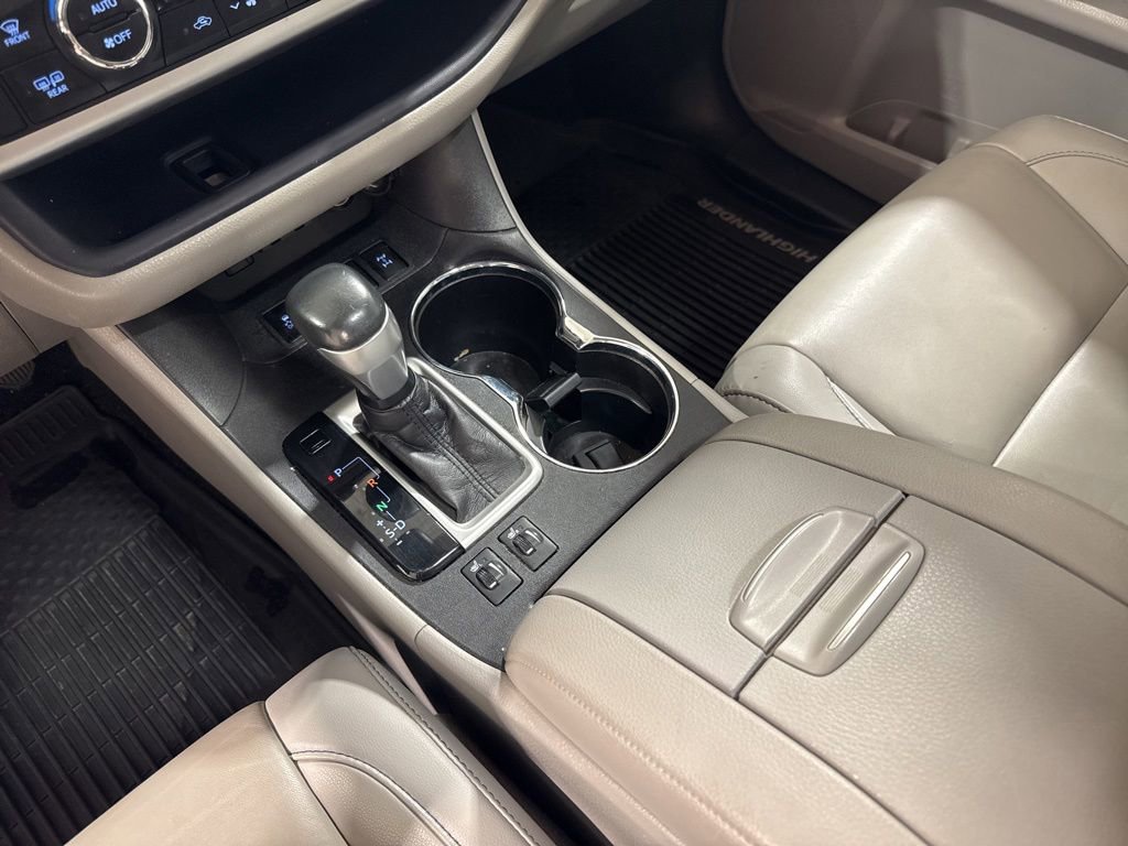 Used 2019 Toyota Highlander XLE AWD/4WD image 14