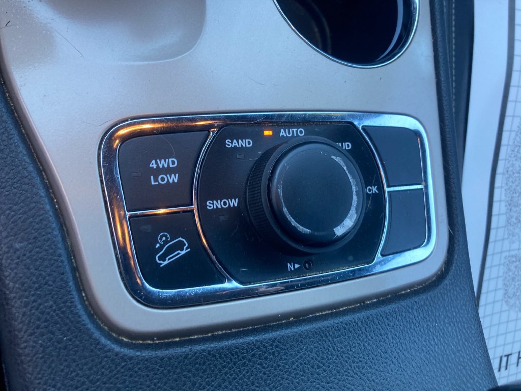 Used 2015 Jeep Grand Cherokee Limited AWD/4WD image 41