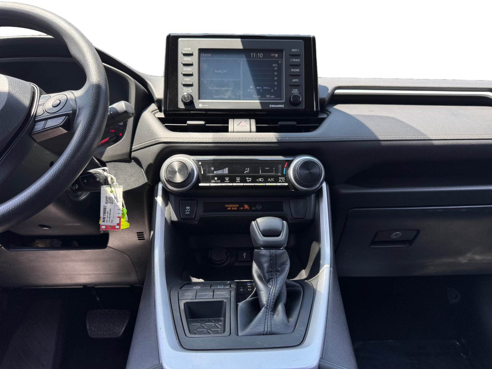 Used 2022 Toyota RAV4 LE FWD image 11