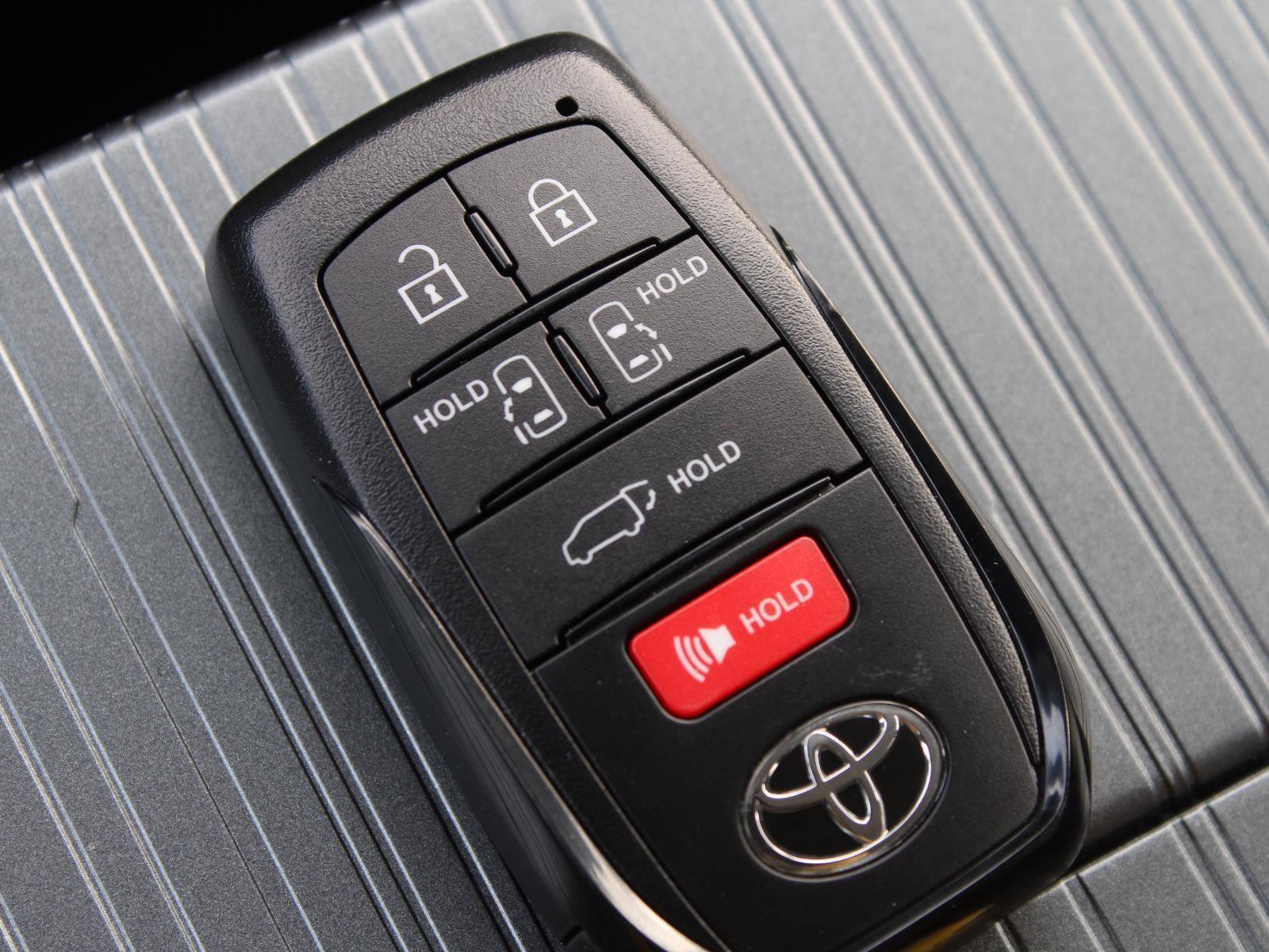 New 2026 Toyota Sienna LE AWD/4WD image 16