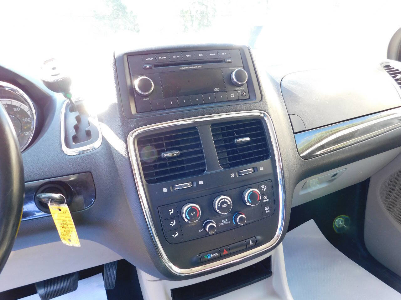 Used 2016 Dodge Grand Caravan SXT w/ Rear Park Assist Package image 25