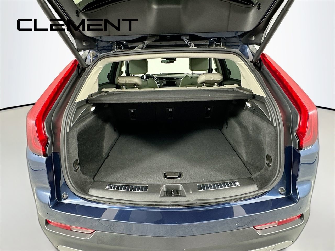 Used 2022 Cadillac XT4 Premium Luxury w/ Safety Alert Package image 11