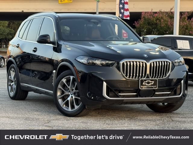 Used 2024 BMW X5 xDrive50e w/ Parking Assistance Package AWD/4WD image 2