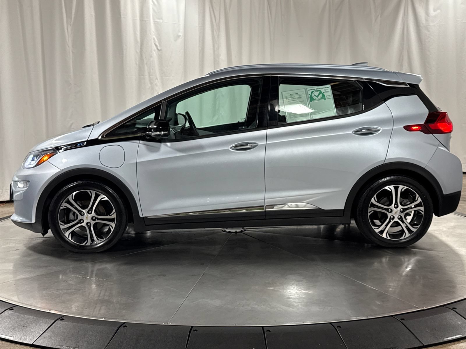Used 2018 Chevrolet Bolt Premier w/ Driver Confidence II Package FWD image 8