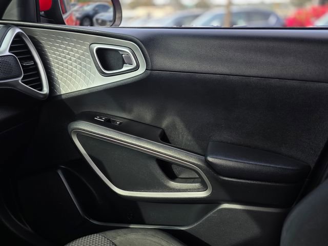 Used 2023 Kia Soul LX image 25