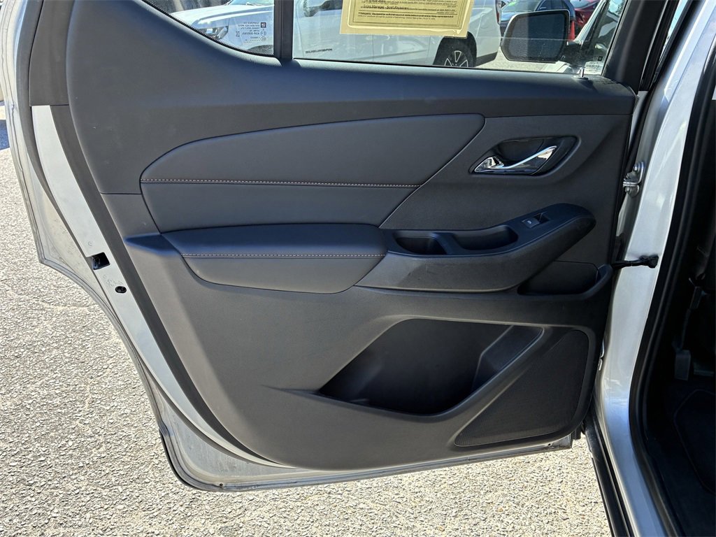 Used 2021 Chevrolet Traverse LS image 27