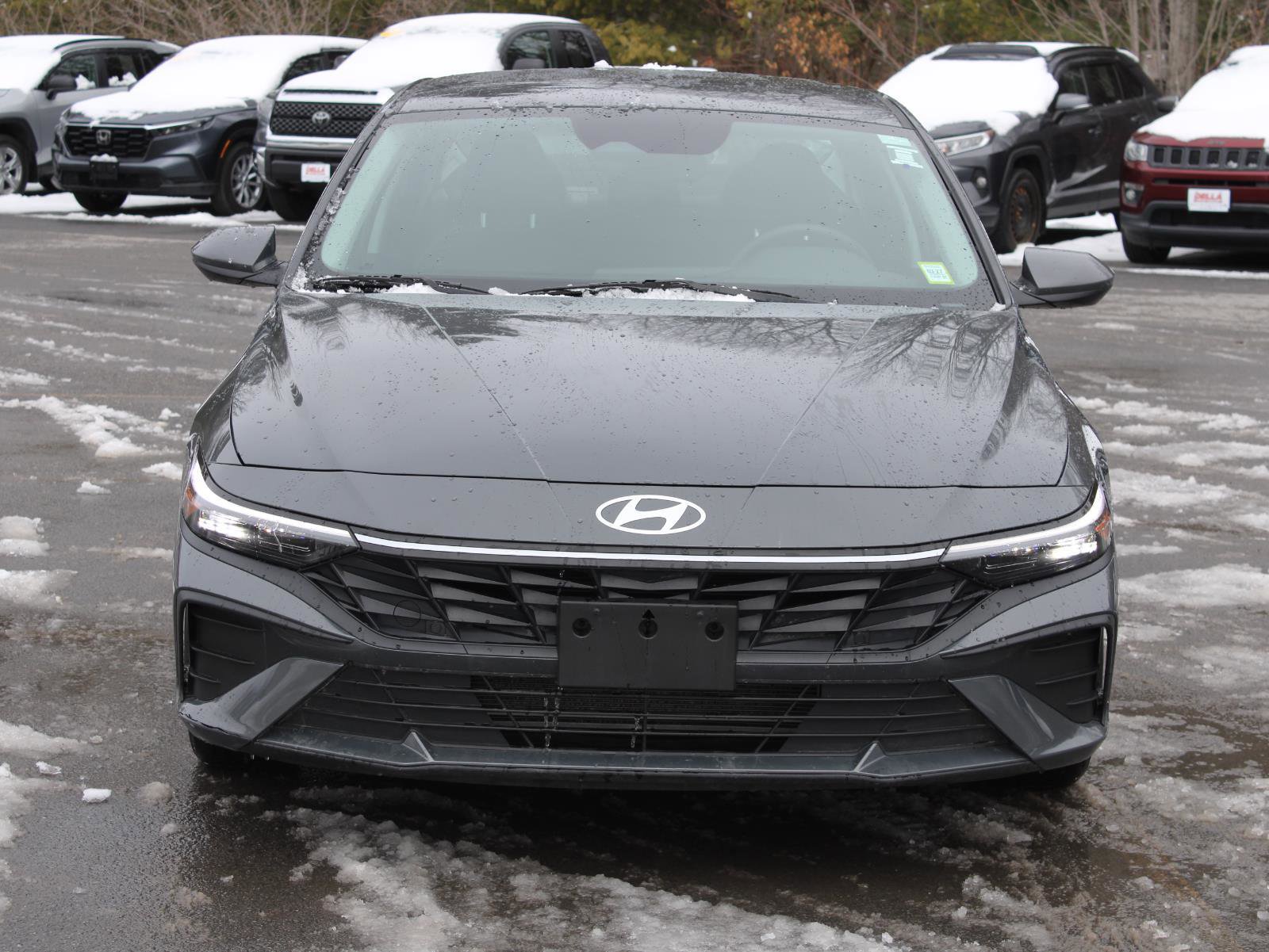 Used 2024 Hyundai Elantra SE image 2
