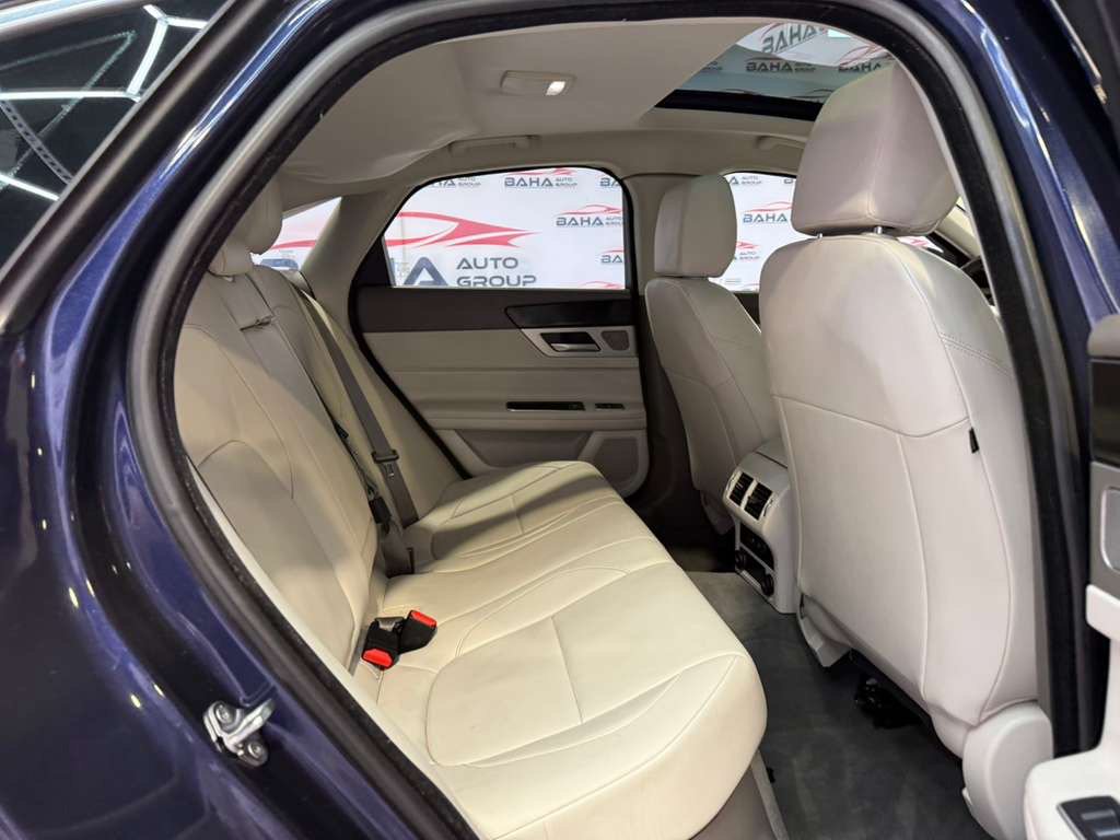 Used 2018 Jaguar XF Premium AWD/4WD image 41