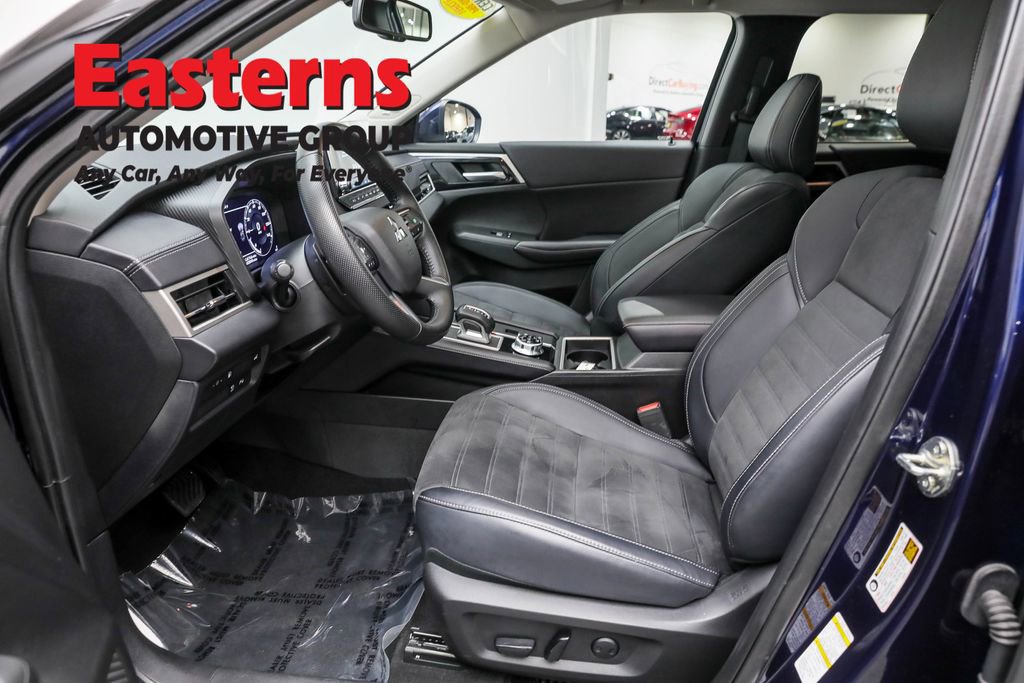 Used 2023 Mitsubishi Outlander SE image 14
