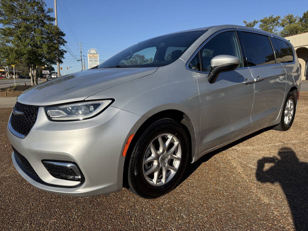Used 2023 Chrysler Pacifica Touring