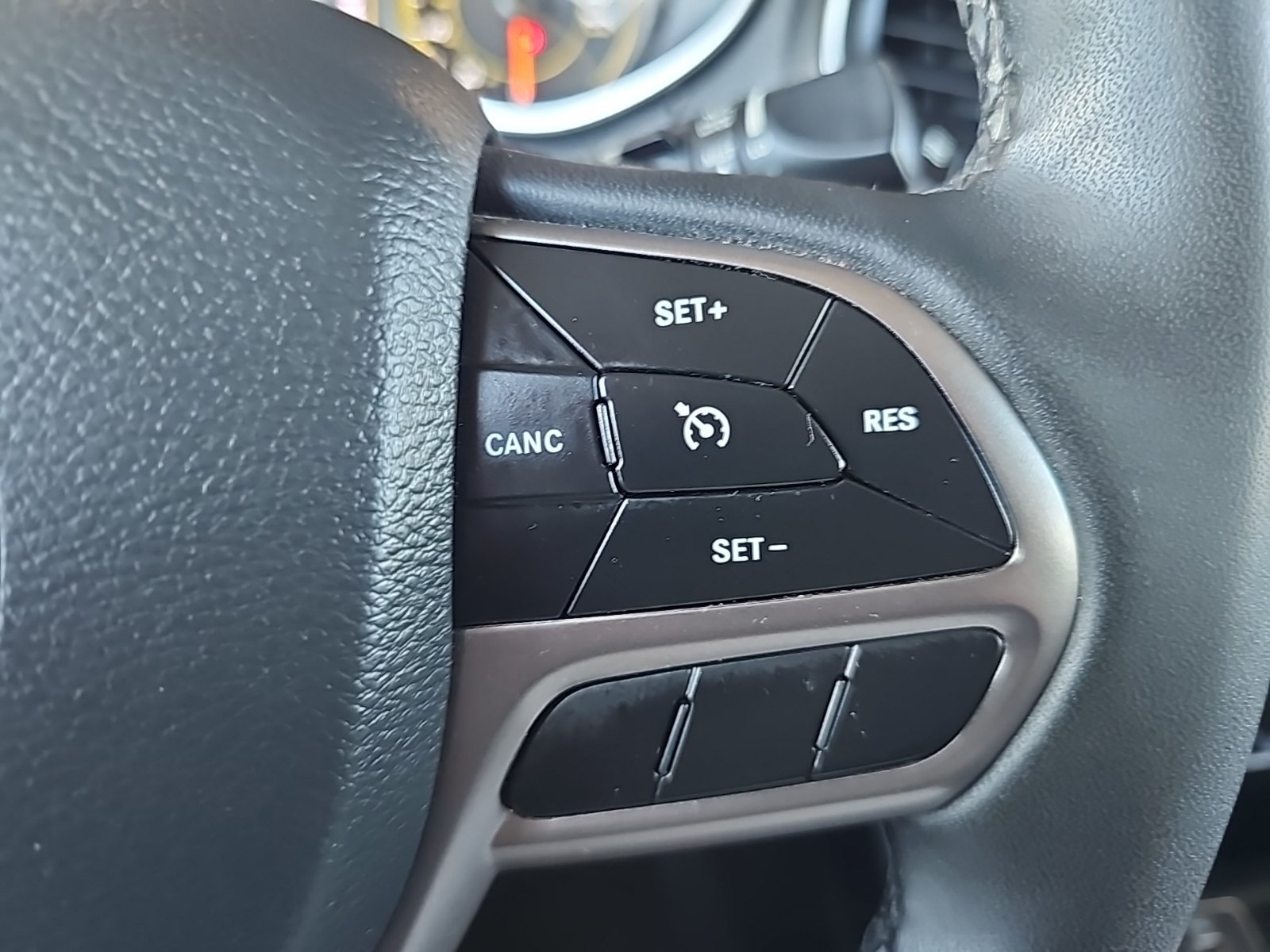 Used 2021 Jeep Cherokee Latitude Plus w/ Mopar Interior Package AWD/4WD image 18
