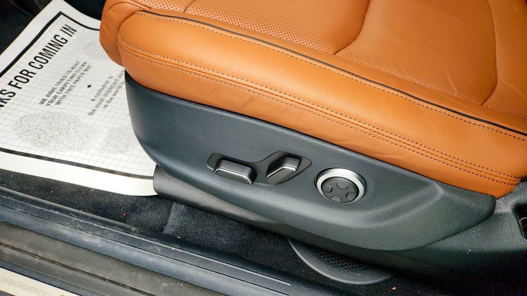 Used 2026 Genesis GV70 2.5T Advanced image 12