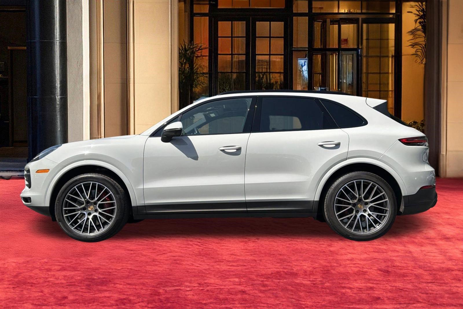 Used 2023 Porsche Cayenne Platinum Edition image 2