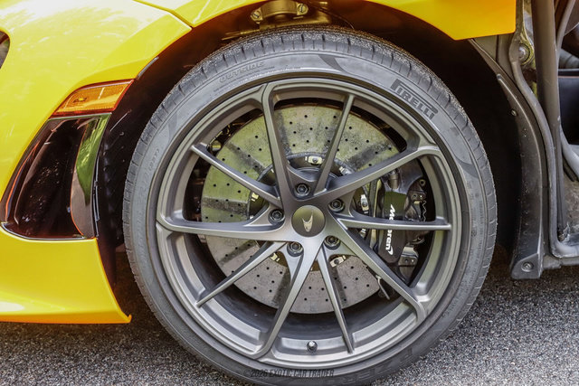 Used 2026 McLaren 750S Spider RWD image 37