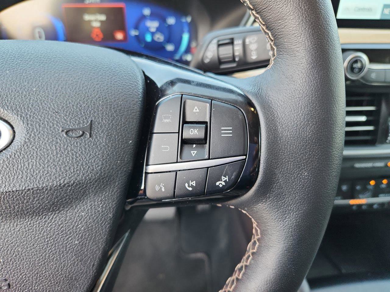 Used 2022 Ford Escape Titanium w/ Titanium Premium Package image 24