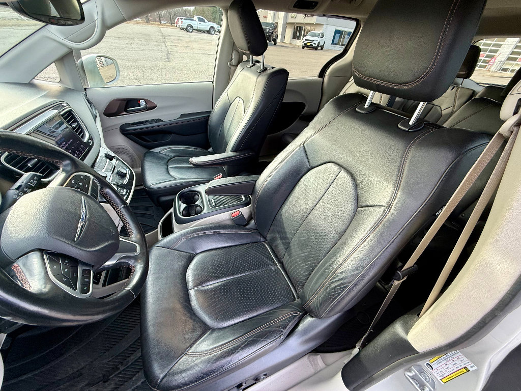 Used 2019 Chrysler Pacifica Touring-L Plus w/ Tire & Wheel Group image 12