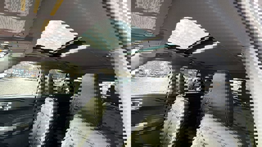 Used 2020 Ford Explorer Limited w/ Class III Trailer Tow Package image 15