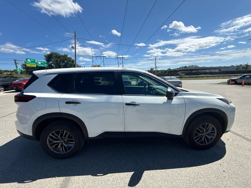 Used 2025 Nissan Rogue S AWD/4WD image 4