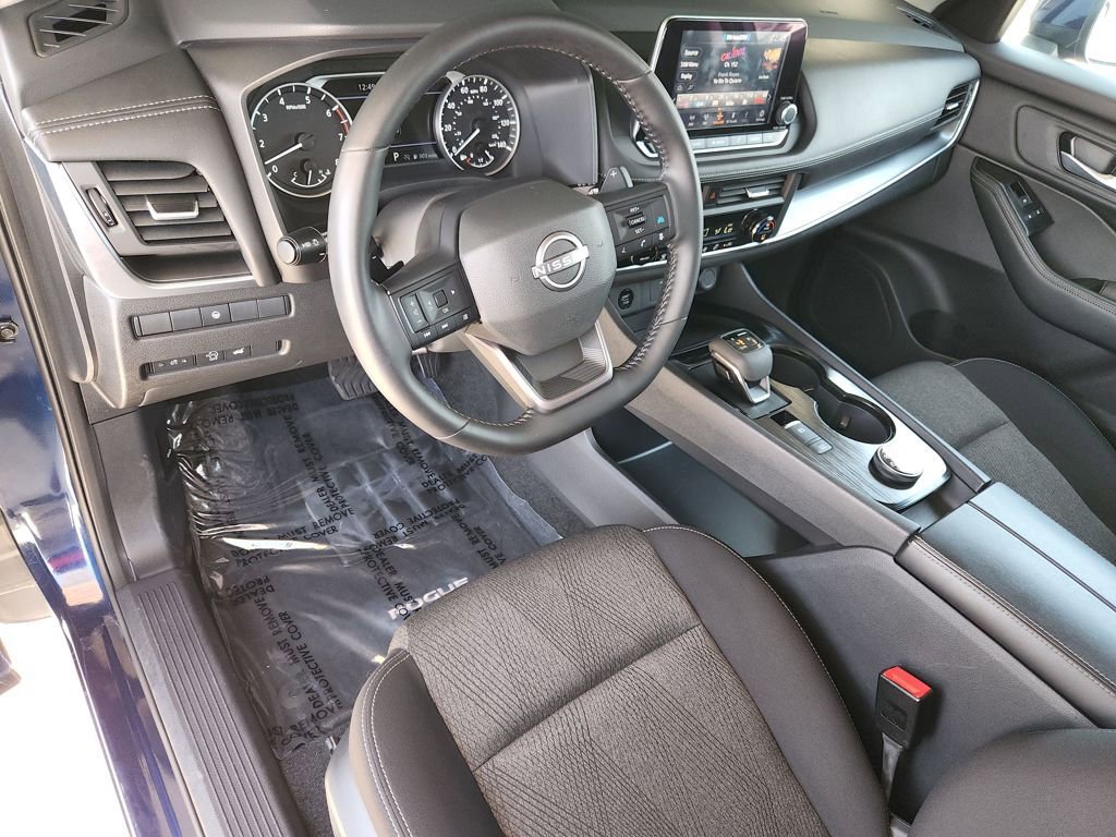 Used 2025 Nissan Rogue SV AWD/4WD image 11