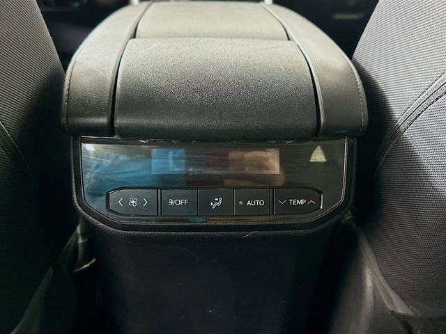 Used 2020 Toyota Highlander LE AWD/4WD image 23