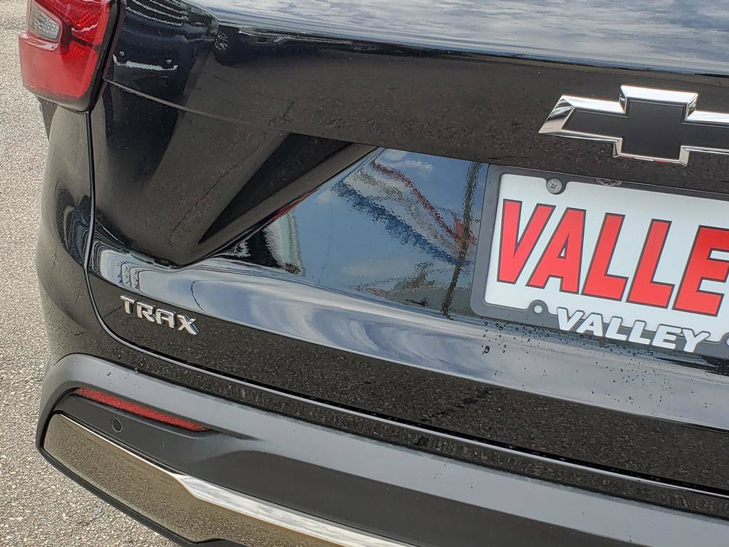 New 2026 Chevrolet Trax ACTIV w/ Sunroof Package FWD image 12