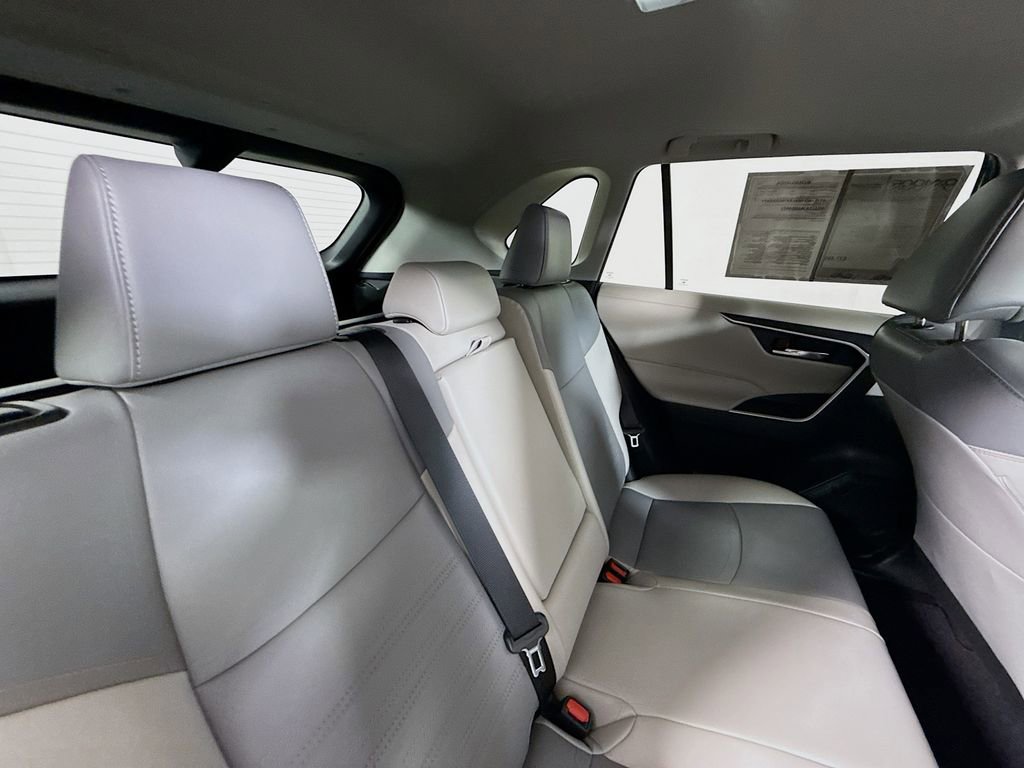 Used 2021 Toyota RAV4 XLE Premium image 27