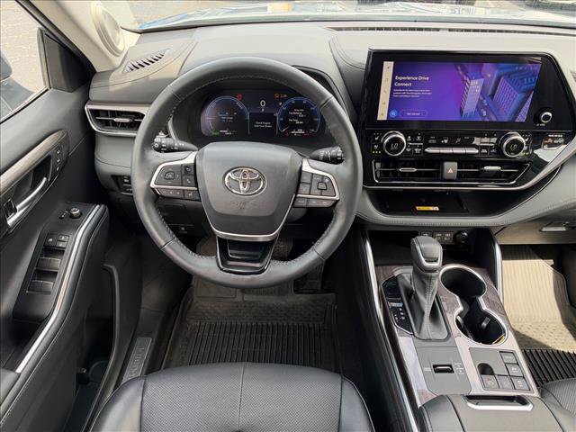 Used 2023 Toyota Highlander Limited AWD/4WD image 16