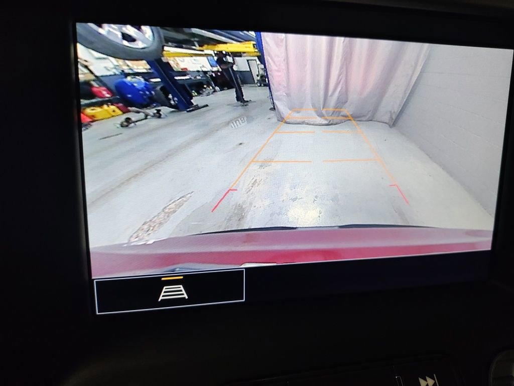 Used 2023 GMC Acadia SLT image 32