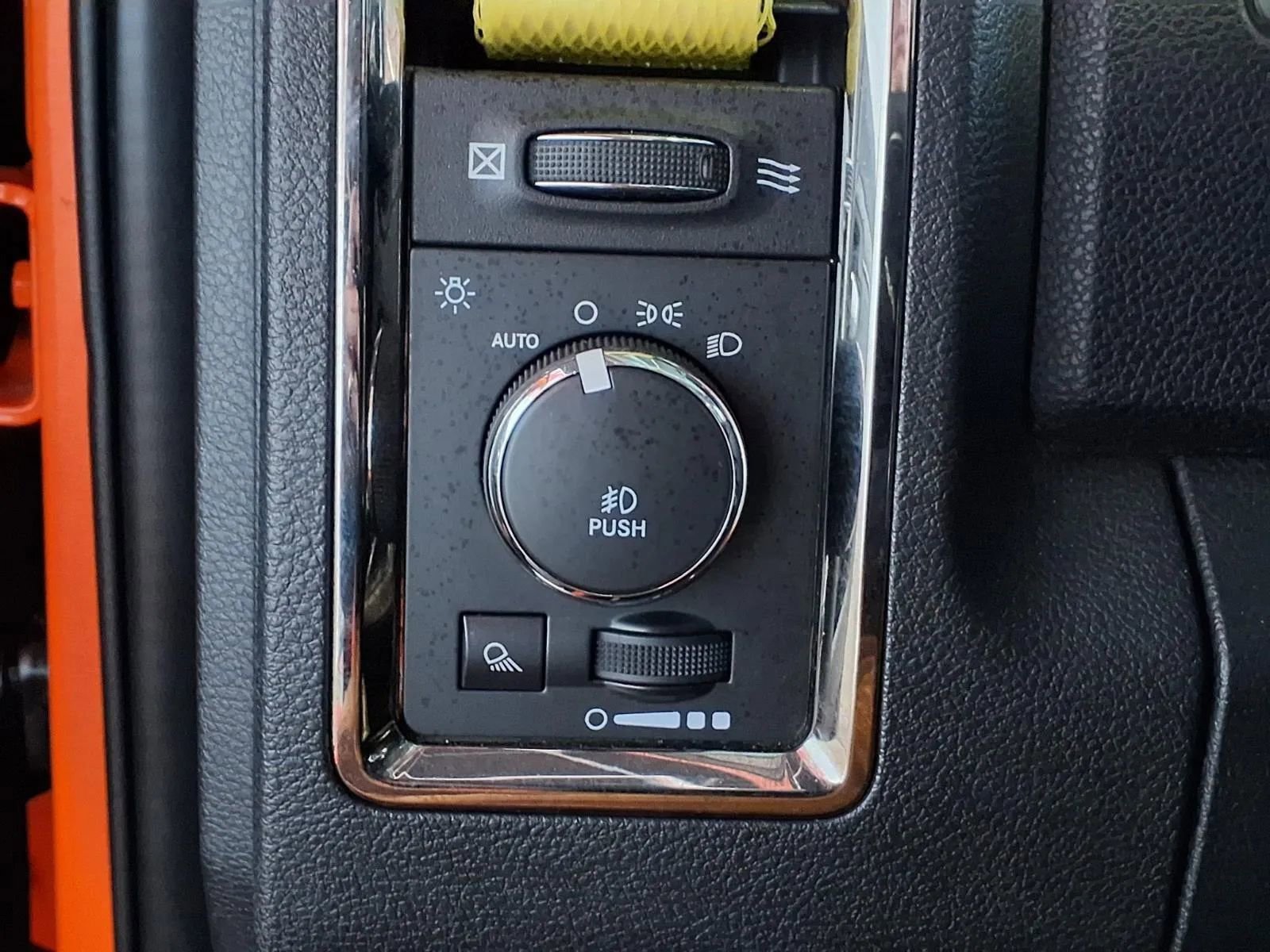 Used 2015 RAM 1500 Sport w/ Ignition Orange Sport Package image 19