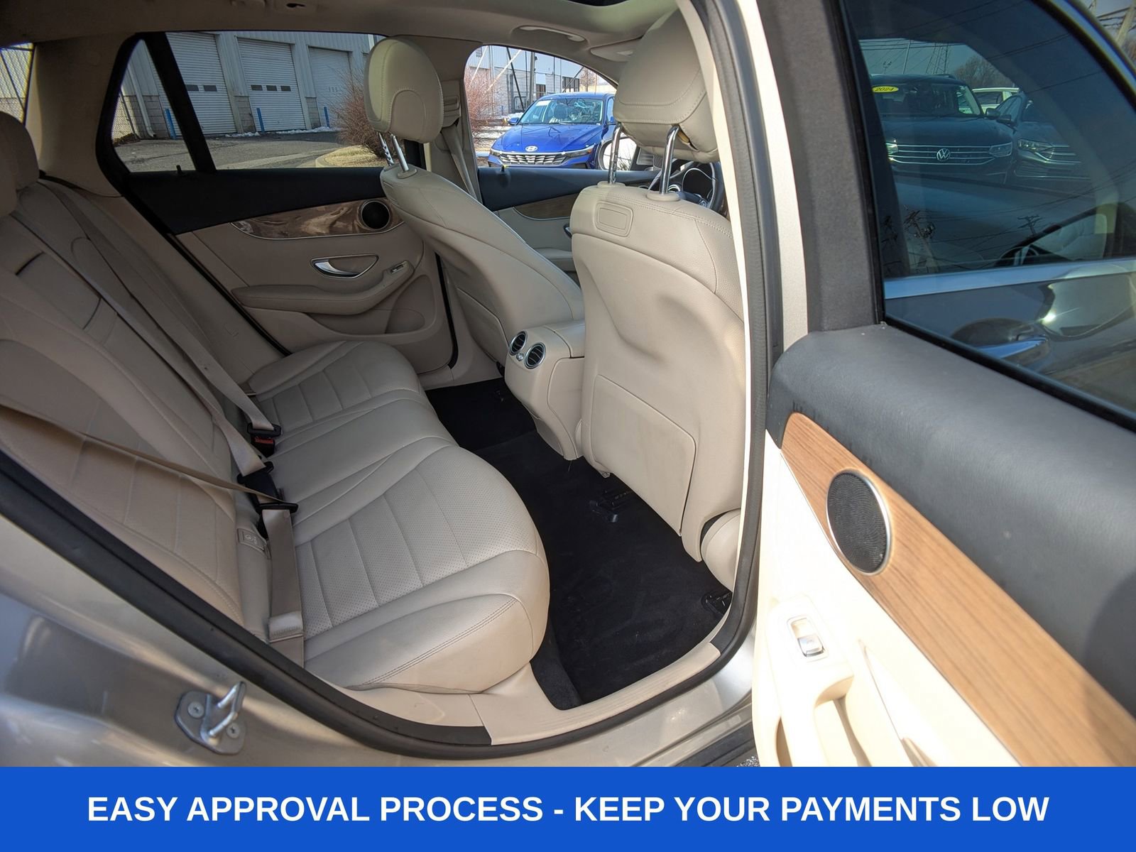 Used 2019 Mercedes-Benz GLC 300 4MATIC w/ Premium Package image 15