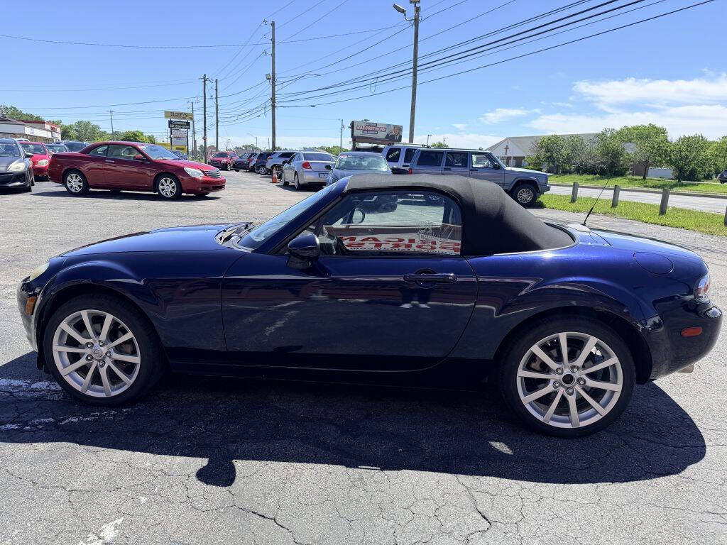 Used 2008 MAZDA MX-5 Miata Grand Touring w/ Premium Pkg RWD image 3