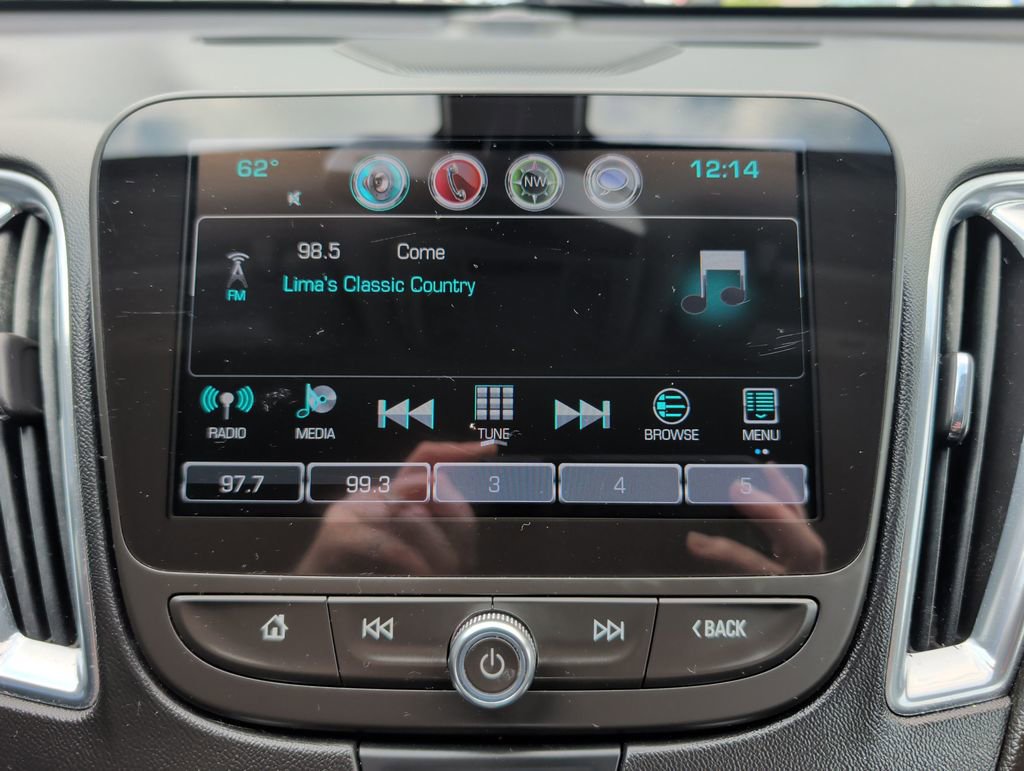 Used 2017 Chevrolet Malibu LT w/ Leather Package FWD image 13
