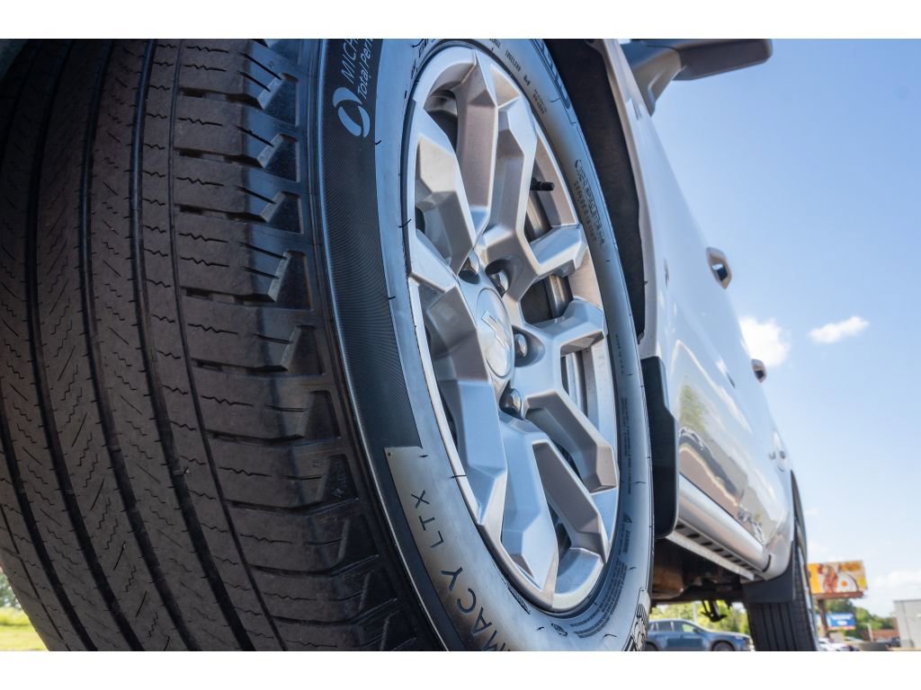 Used 2023 Chevrolet Silverado 1500 LT AWD/4WD image 9