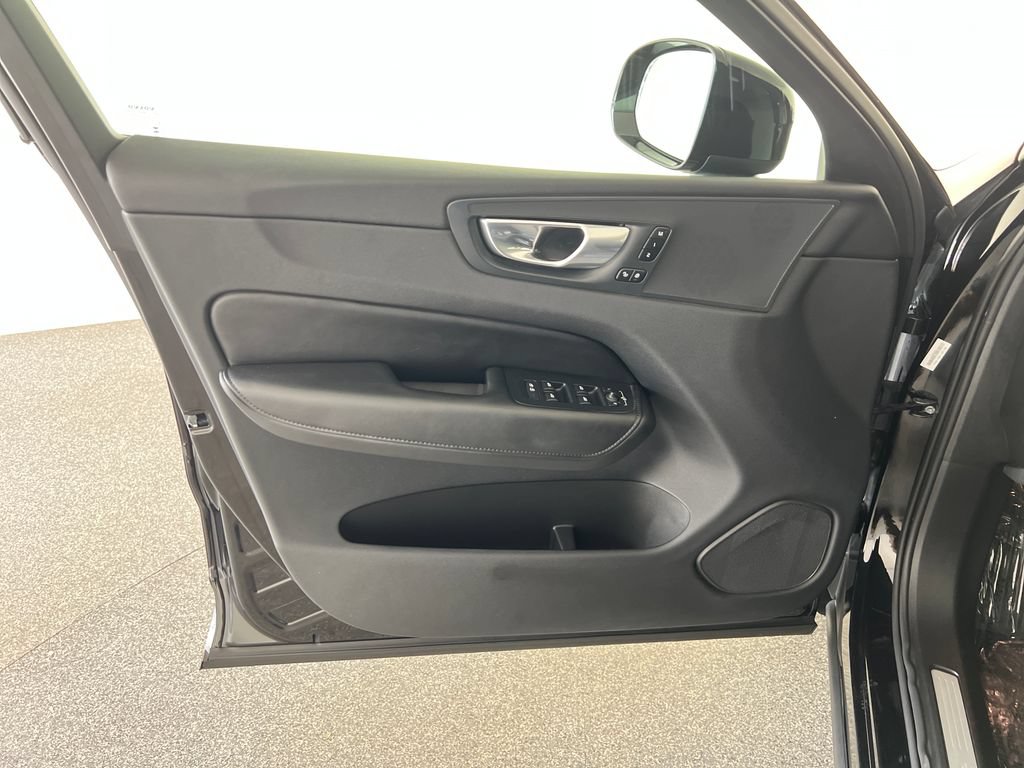 Used 2024 Volvo XC60 B5 Plus AWD/4WD image 12