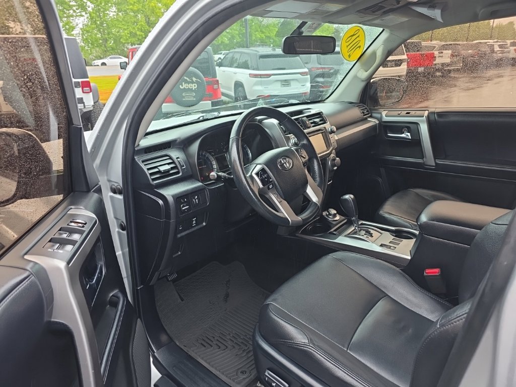 Used 2018 Toyota 4Runner SR5 AWD/4WD image 13