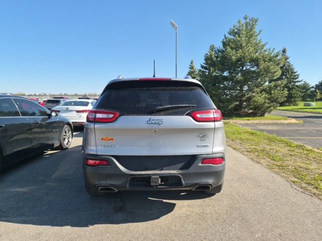 Used 2017 Jeep Cherokee Latitude w/ Cold Weather Group AWD/4WD image 6