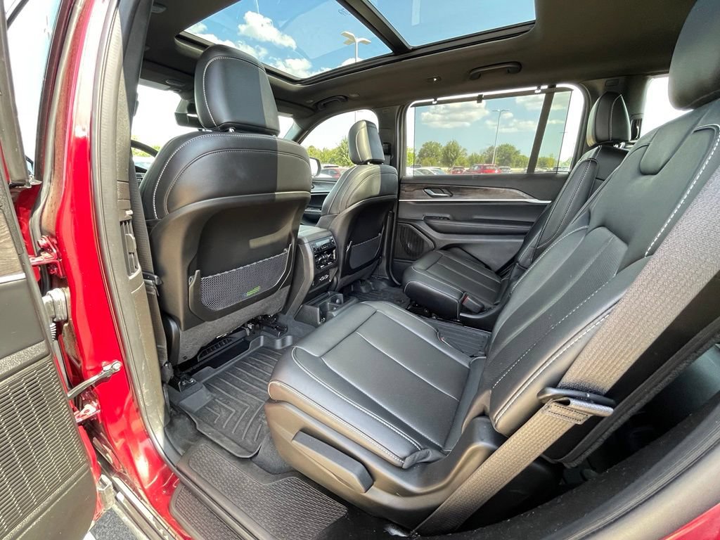 Used 2025 Jeep Grand Cherokee L Limited w/ Luxury Tech Group II AWD/4WD image 24