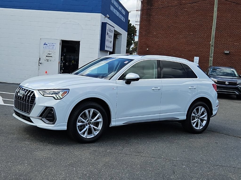 Used 2023 Audi Q3 2.0T Premium Plus w/ Premium Plus Package AWD/4WD image 3