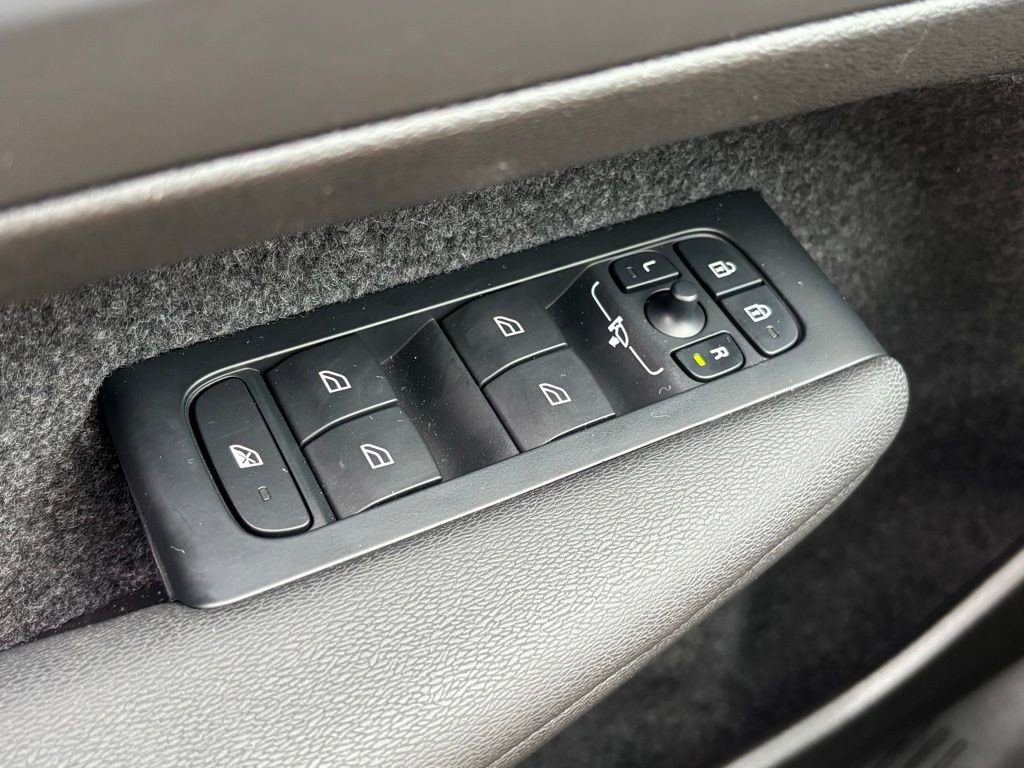 Certified 2026 Volvo XC40 B5 Plus w/ Protection Package Premier image 26