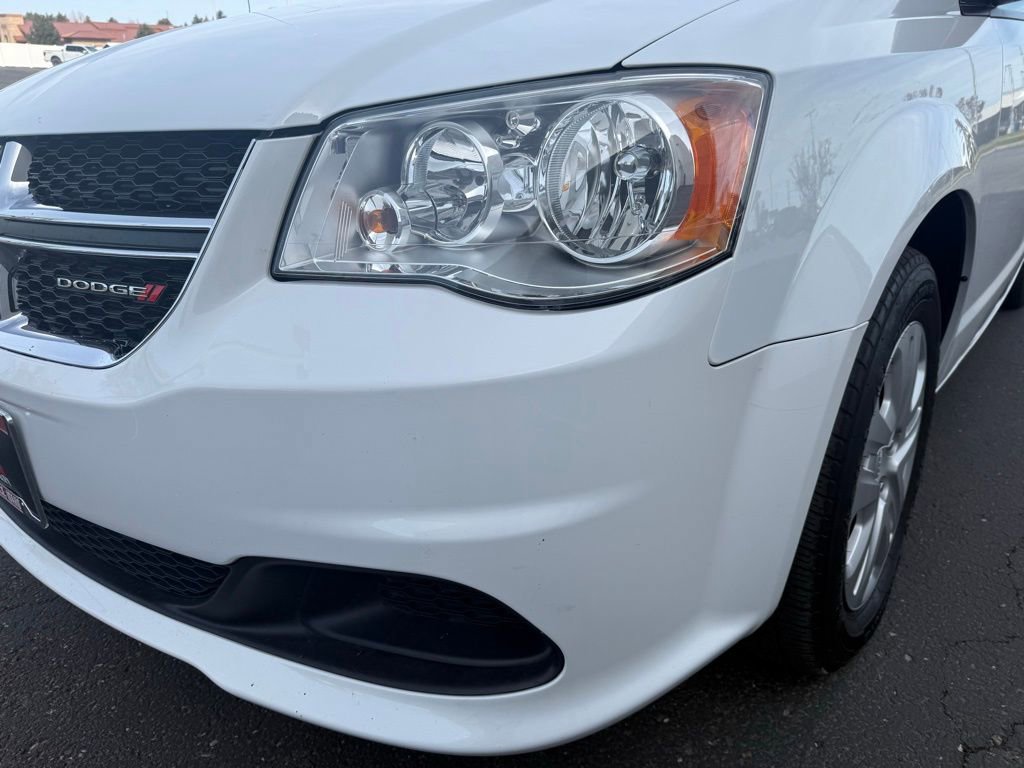 Used 2018 Dodge Grand Caravan SE w/ UConnect Hands-Free Group image 9