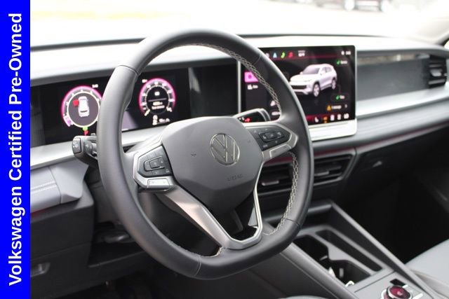 Used 2025 Volkswagen Tiguan SE image 18