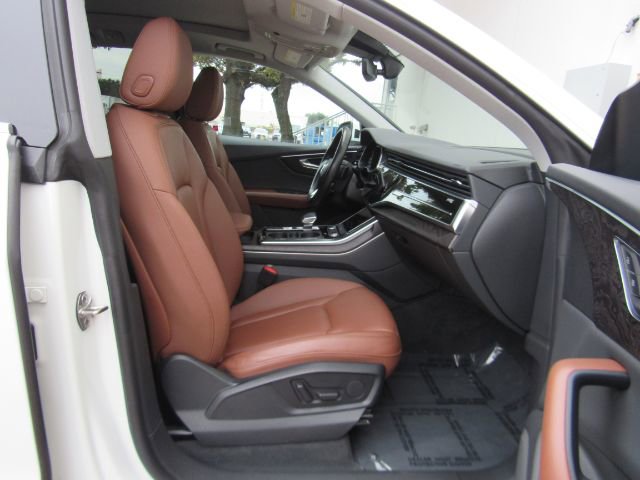 Used 2022 Audi Q8 Premium image 22