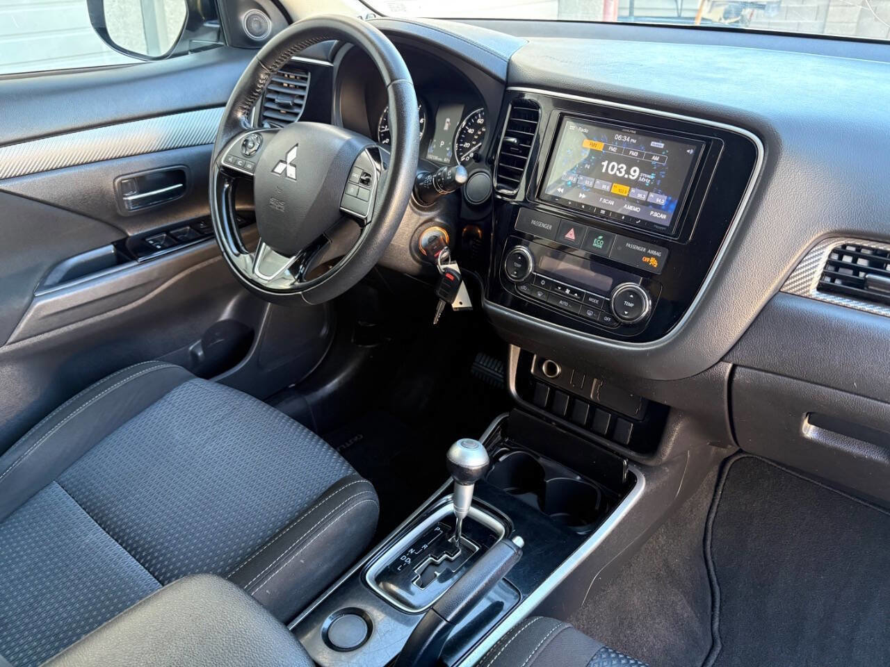 Used 2017 Mitsubishi Outlander ES image 33