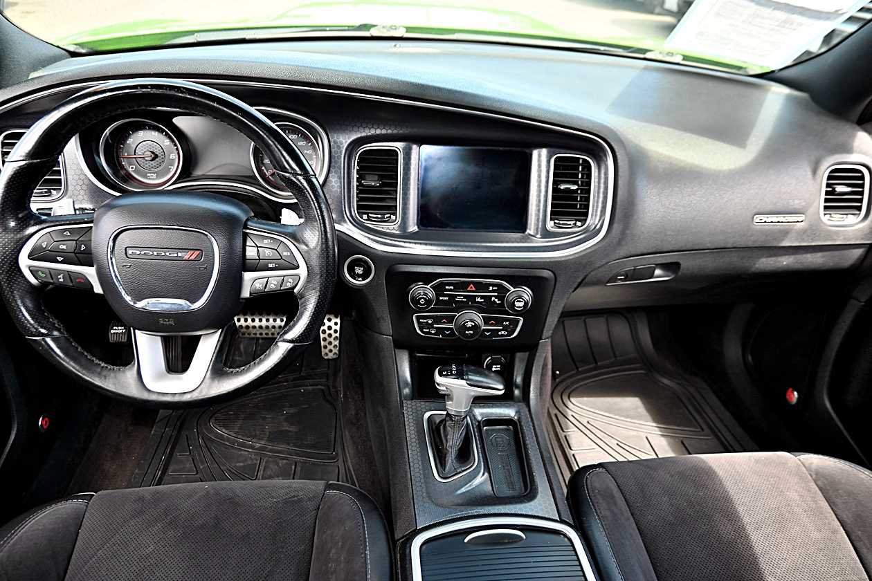 Used 2017 Dodge Charger R/T Scat Pack w/ Technology Group RWD image 22
